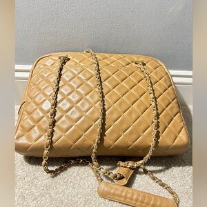 Preowned Chanel quilted lambskin beige bag